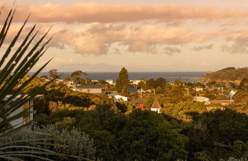 Oneroa Apartment | Church Bay Escape