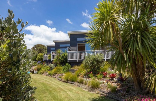 Oneroa Apartment | Church Bay Escape
