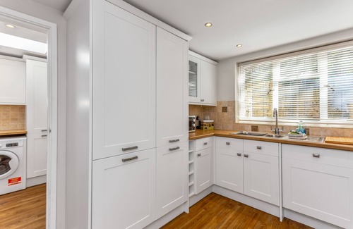 Chipping Campden Cottage | Church Cottage - a cotswold cottage that sleeps 4 guests in 2 bedrooms