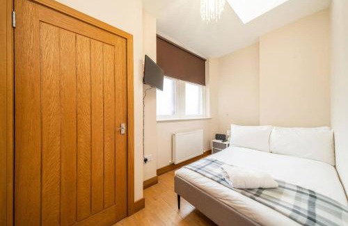 Montrose Apartment | Church House