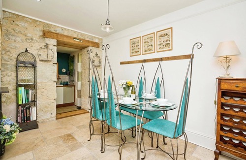 Bonchurch Cottage | Church House - sleeps 6 guests in 3 bedrooms