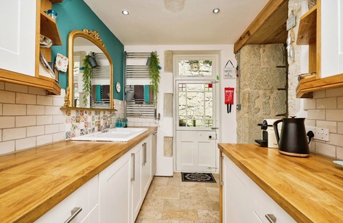 Bonchurch Cottage | Church House - sleeps 6 guests in 3 bedrooms