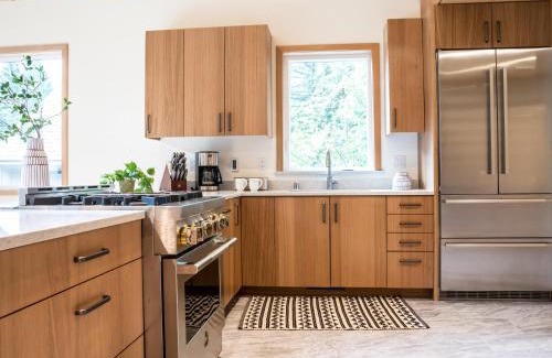 Glacier House | Church Mountain View Chalet