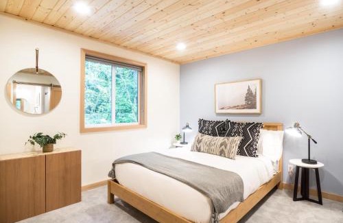 Glacier House | Church Mountain View Chalet