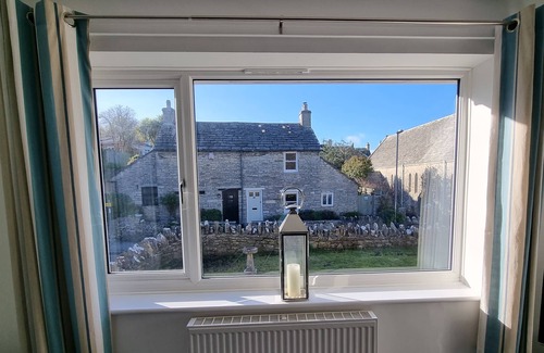 Swanage House | Church View 2 bed cosy Cottage in Swanage with family and pet friendly garden.