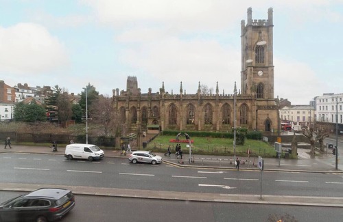 RopeWalks Apartment | Church Views | Steps to Bold St | City Centre