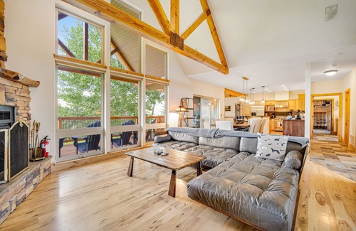 Bozeman House | Churchill IC Ranch | House in Bozeman with hot tub, firepit, balcony, & W/D
