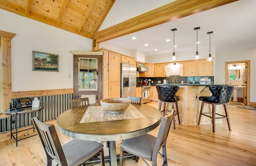 Bozeman House | Churchill IC Ranch | House in Bozeman with hot tub, firepit, balcony, & W/D