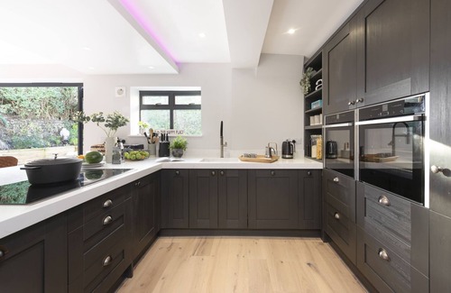 Carbis Bay House | Chy An Eglos - A superb refurbished holiday home with a fantastic entertainment area, swimming pool