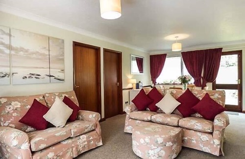 Liskeard Cottage | CHY LOWENNA, pet friendly, with a garden in Liskeard