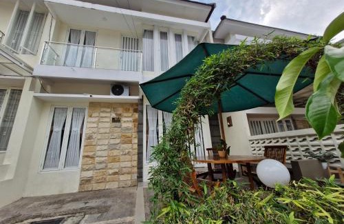 Dinoyo Villa | Ciara Villa with private pool