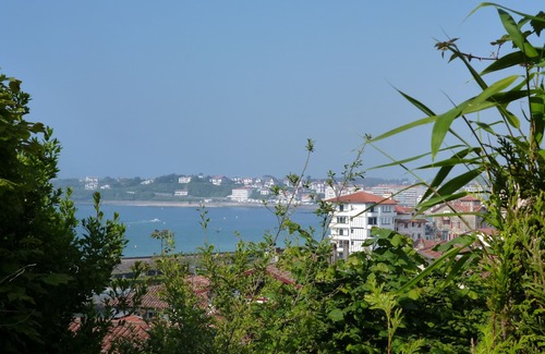 Ciboure Apartment | CIBOURE/SAINT-JEAN-DE-LUZ, large apartment 3 * + private garage. Ground floor. Easy access.