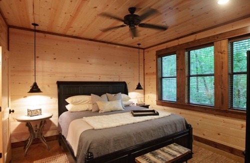 Broken Bow Cabin | Cider Mills-Romance awaits at this beautiful cabin!