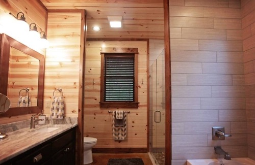 Broken Bow Cabin | Cider Mills-Romance awaits at this beautiful cabin!