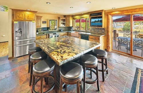 Big Bear Lake Cabin | Cienega Lakeview by Destination Big Bear : Spectacular Luxury Lakefront! HOT TUB W/Lake and Mountain Views! EV Charger! Game Room with Pool Table! Gourmet Kitchen!