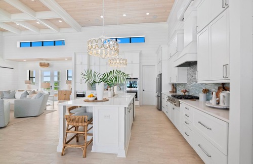William's Town House | CIESTA SANDS- Beachfront Luxury, Top Beach, 4 bedrooms w private bath, Pool