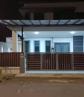Bukit Rambai House | Cik Yam Homestay Pool, Melaka l For Malay Only