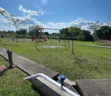 Bukit Rambai House | Cik Yam Homestay Pool, Melaka l For Malay Only