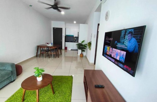 Bandar Penawar Apartment | Cikgukay Desaru Homestay Apartment With Pool View WiFi & Netflix