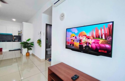 Bandar Penawar Apartment | Cikgukay Desaru Homestay Apartment With Pool View WiFi & Netflix