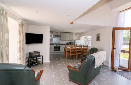 Llangeler Cottage | CILGWYN BACH, pet friendly, country holiday cottage in Llandysul