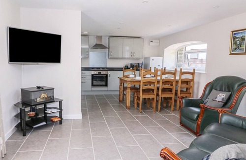 Llangeler Cottage | CILGWYN BACH, pet friendly, country holiday cottage in Llandysul