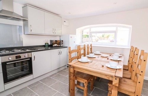 Llangeler Cottage | CILGWYN BACH, pet friendly, country holiday cottage in Llandysul