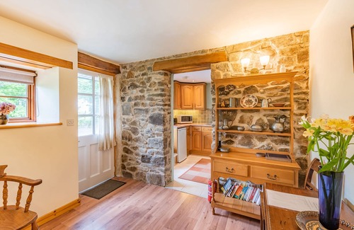 Carmarthen Cottage | CILWEN FACH, country holiday cottage, with a garden in Cynwyl Elfed