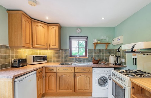 Carmarthen Cottage | CILWEN FACH, country holiday cottage, with a garden in Cynwyl Elfed