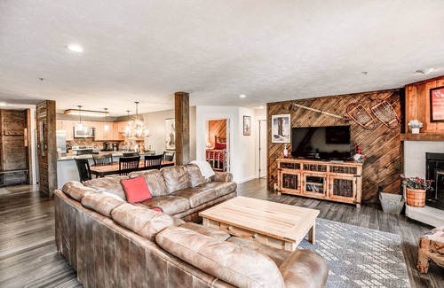 Historic District Condo | Cimarron Bear Condo: Fantastic Location, Sleeps 8