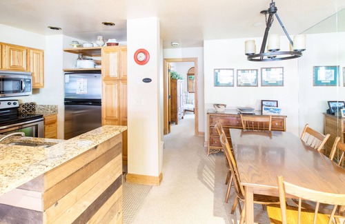 Telluride Condo | Cimarron Lodge 22 by AvantStay | Ski-In/Ski-Out Property w/Two Hot Tubs!