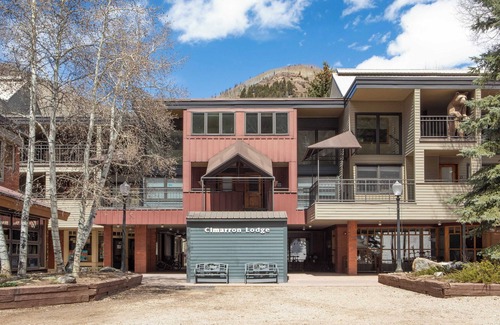 Telluride House | Cimarron Lodge 50 by Avantstay Ski-in/ski-out Property in Complex w/Two Hot Tubs!