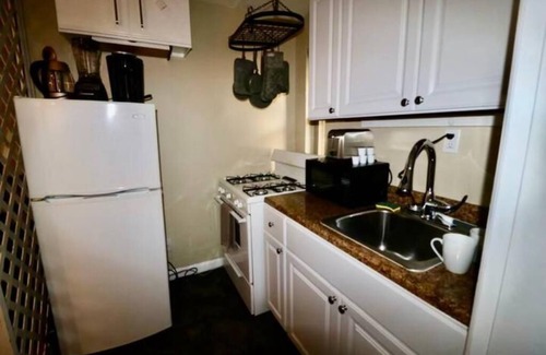 Roselawn Finance Apartment | Cincinnati Themed, Historic Big Sky Apartments!