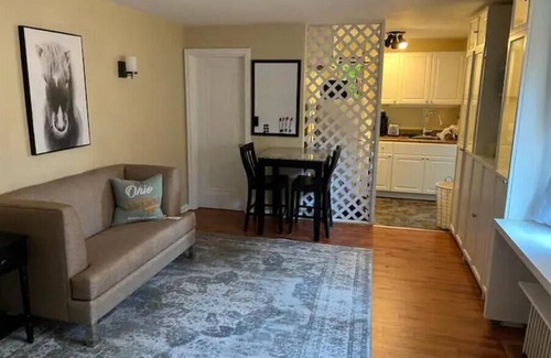 Roselawn Finance Apartment | Cincinnati Themed, Historic Big Sky Apartments!