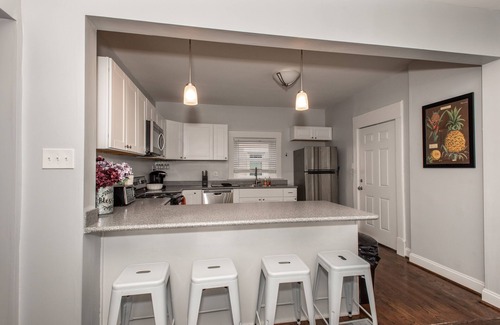 St. Bernard House | Cincy home sleeps 18!