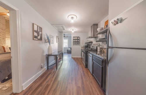Central Business District Condo | Cincy Stay And Play/K&Q Comfort + Walkable Gem