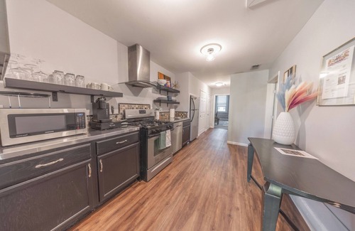 Central Business District Condo | Cincy Stay And Play/K&Q Comfort + Walkable Gem