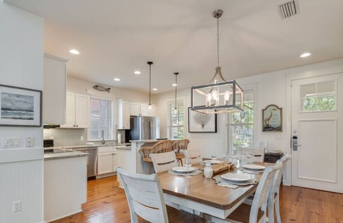Laurel Grove House | Cindie's Song-Pet Friendly-Golf Cart-Near Shops!
