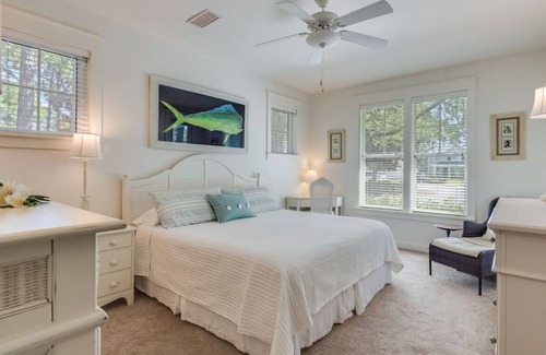 Laurel Grove House | Cindie's Song-Pet Friendly-Golf Cart-Near Shops!