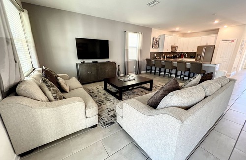 Four Corners House | Cinema Paradise: Private Pool and Spa/Free BBQ Grill