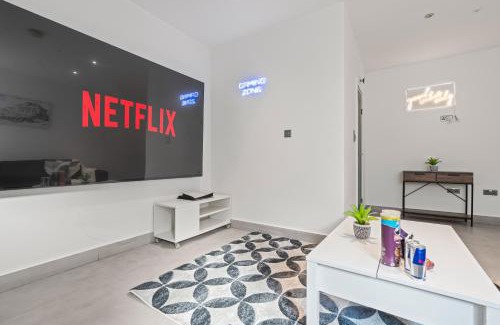 Roath Apartment | Cinema Studio Room with Spa
