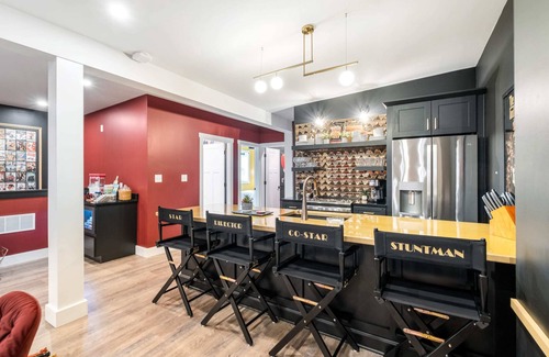 Cherokee Triangle Apartment | Cinema Suites @ Bungalou + Bourbon Bar + Gameyard