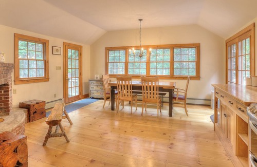 Rangeley Cabin | Cinnamon Bear House - Perfectly updated and furnished cottage on the shores of Loon Lake
