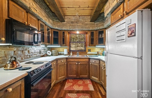 Eureka Springs Cabin | Cinnamon Valley Resort