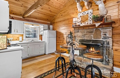 Eureka Springs Cabin | Cinnamon Valley Resort