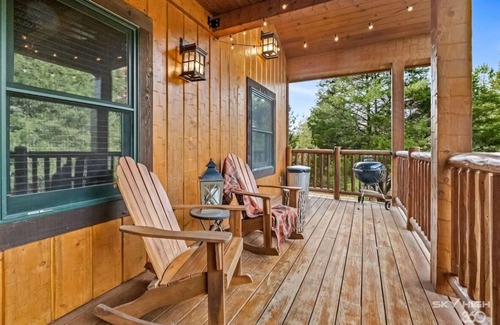 Eureka Springs Cabin | Cinnamon Valley - The Barn