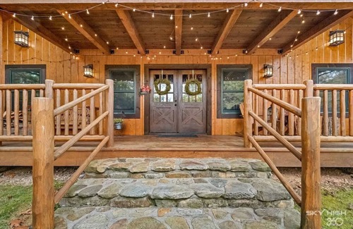 Eureka Springs Cabin | Cinnamon Valley - The Barn