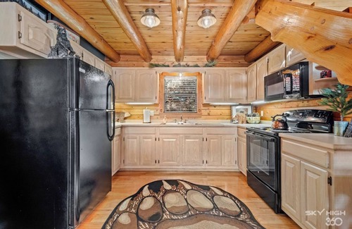 Eureka Springs Cabin | Cinnamon Valley - The Hideaway