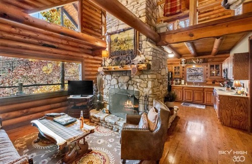 Eureka Springs Cabin | Cinnamon Valley - The Cattleman