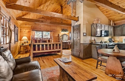 Eureka Springs Cabin | Cinnamon Valley - The Cherokee